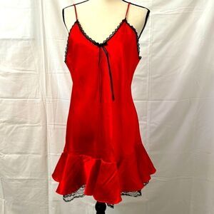 Lady cameo nightgown shiny red satin size L